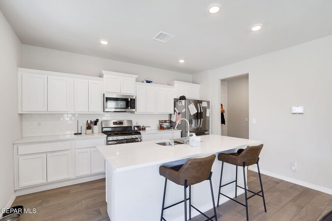 Building Photo - 6016 Hidden Clove Ct