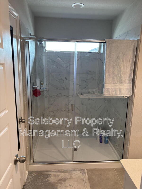 Building Photo - 5745 Brookville Dr