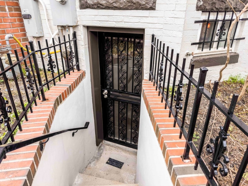 Building Photo - 27 Todd Pl NE