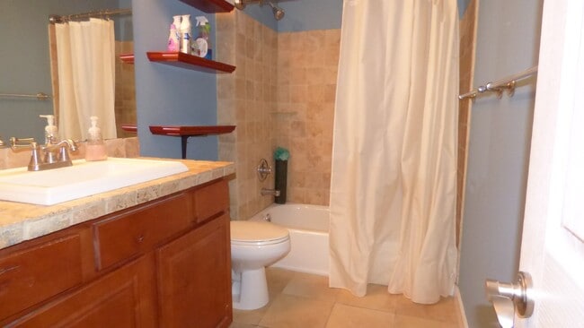 Building Photo - 2BR/1BA Park Hill Condo in Denver - MOVE I...