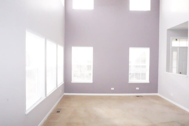 Building Photo - Rare find-3 Bedroom spacious corner unit with Den, 2.5 baths and 2 car garage