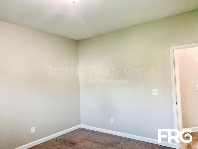 Building Photo - 230 Planters Ridge Dr