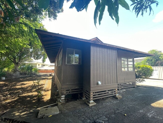 Building Photo - Beautifully Renovated Duplex in Prime Aiea...