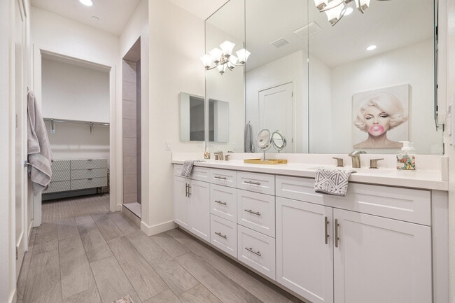 Building Photo - 1701 Retreat Cir