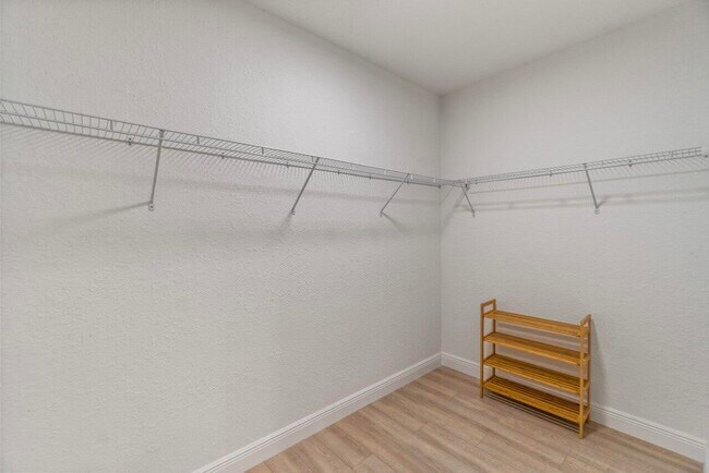 Building Photo - 15621 Latina Pl