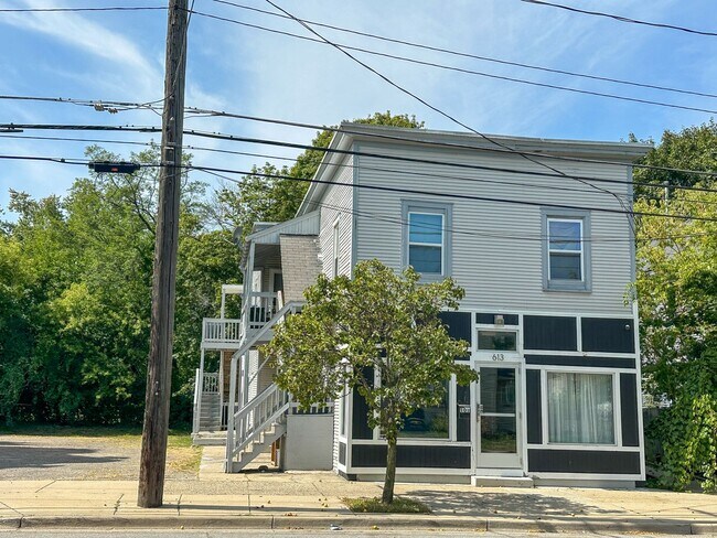 Primary Photo - 613 Fuller Ave SE