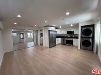 Building Photo - 946 S Lucerne Blvd