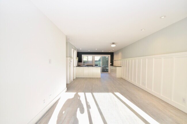 Building Photo - Pleasant Valley Condo with Recent Upgrades...
