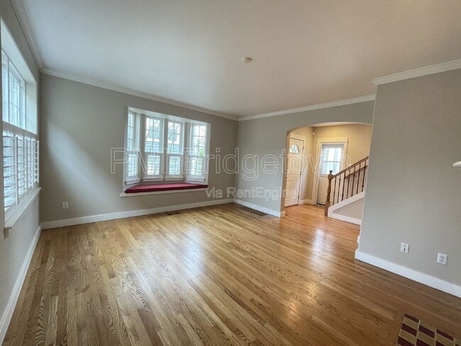 Building Photo - 10235 NW Edgewood Dr