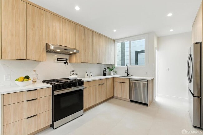 Building Photo - 1204 Funston Ave