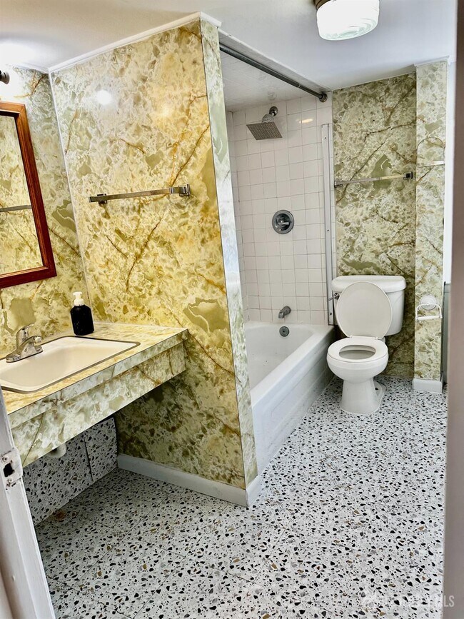 Building Photo - 428 New Market Rd