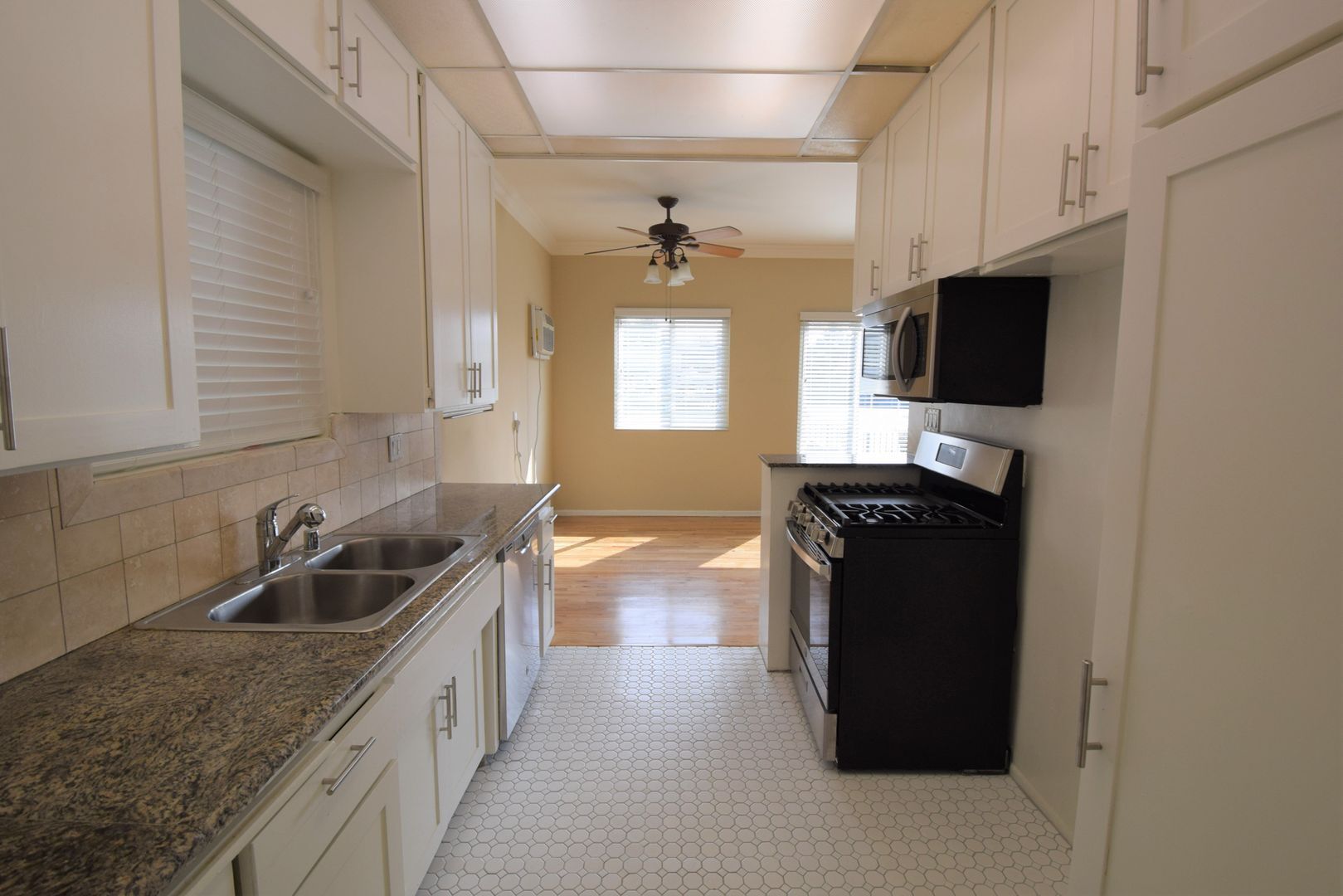 Building Photo - 12427 Riverside Dr