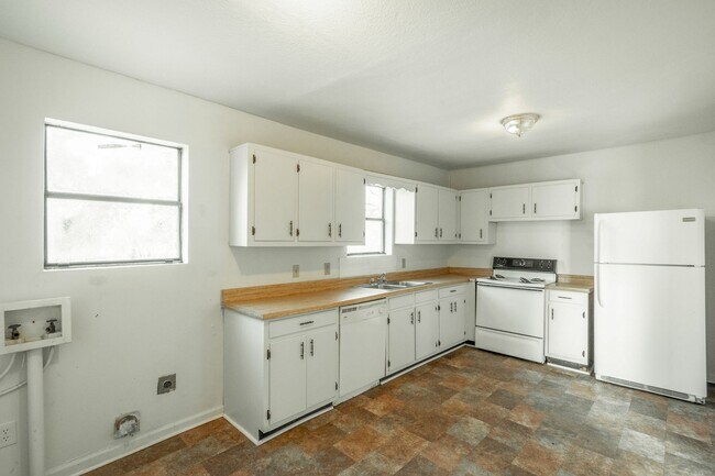 Building Photo - Updated 2 Bedroom Red Bank Home with Porch and Backyard