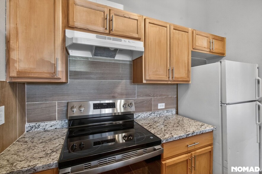 Building Photo - 17465 E Plateau Dr