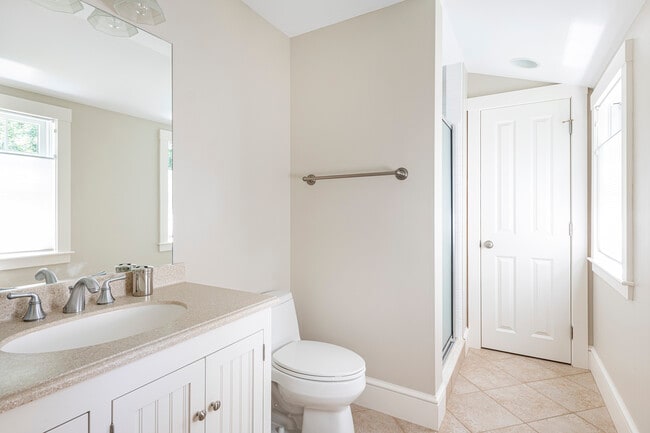 Building Photo - 2 Oak Knoll Rd