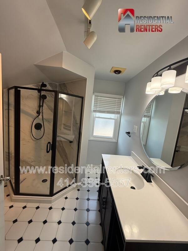 Building Photo - 2203 N 68th St
