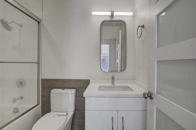 Building Photo - 312 N Alamo Dr