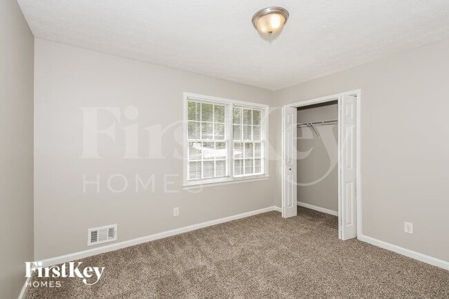 Building Photo - 125 Creekview Dr