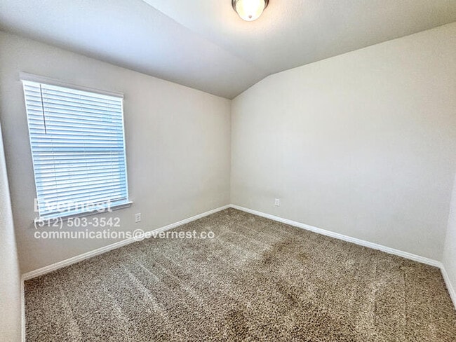 Building Photo - Spacious 4-Bedroom Home with Modern Comfor...