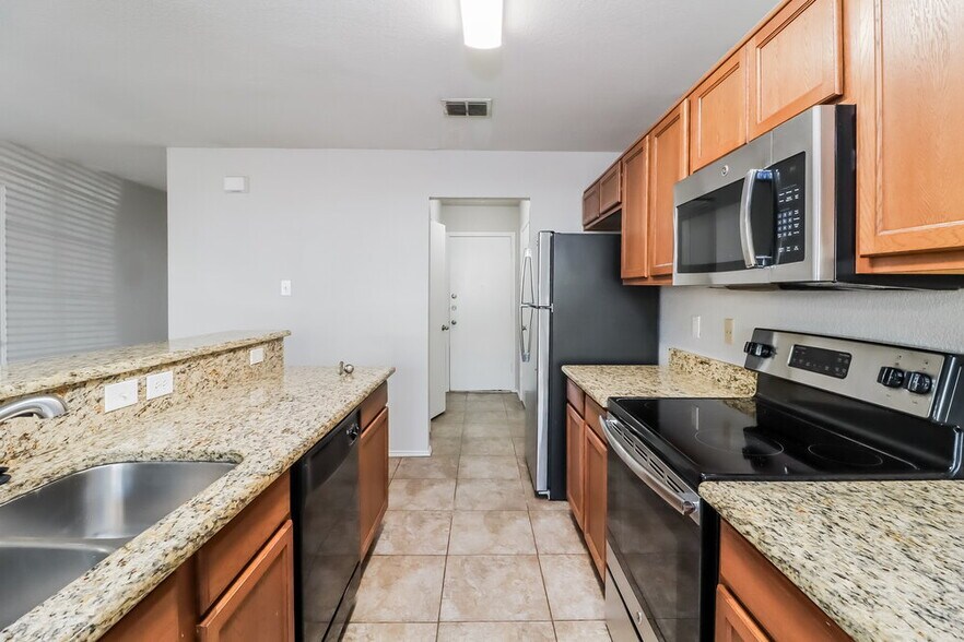 Building Photo - 10628 Wild Oak Dr