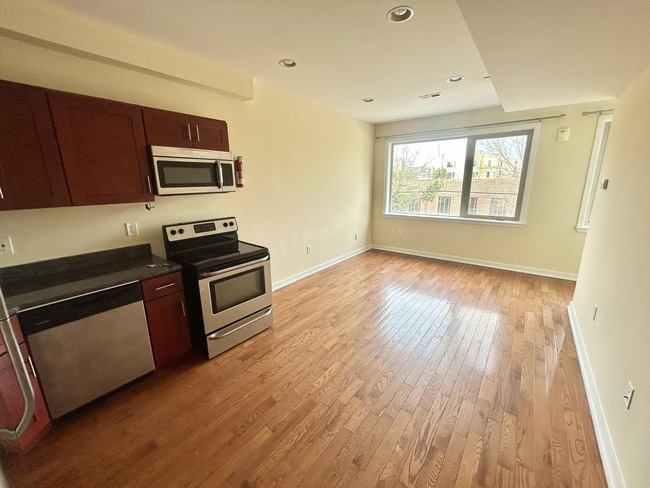 Building Photo - 332 N 41st St