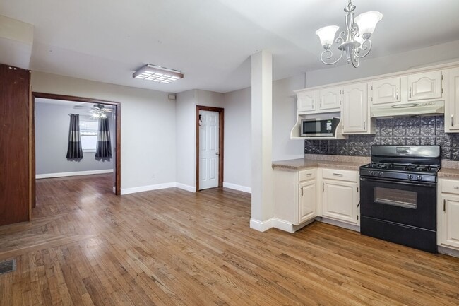 Building Photo - Three Bedroom South Philadelphia Home