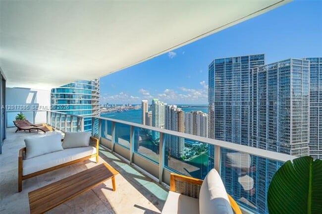Building Photo - 200 Biscayne Blvd Way