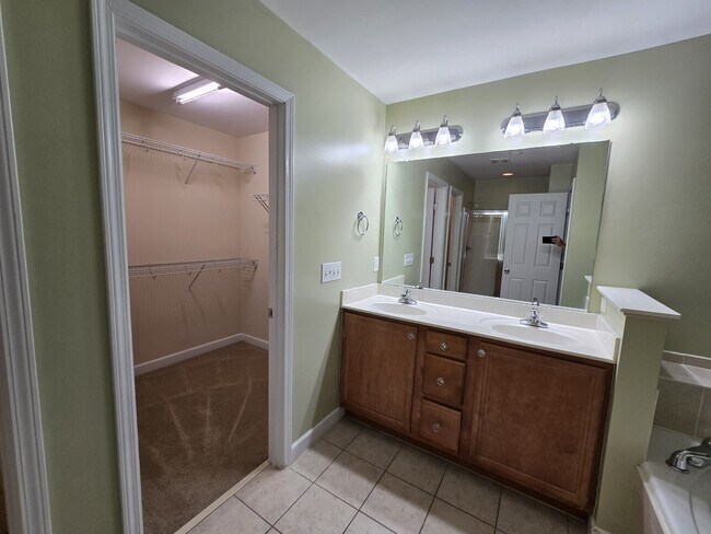 Building Photo - 4333 Flintlock Ln