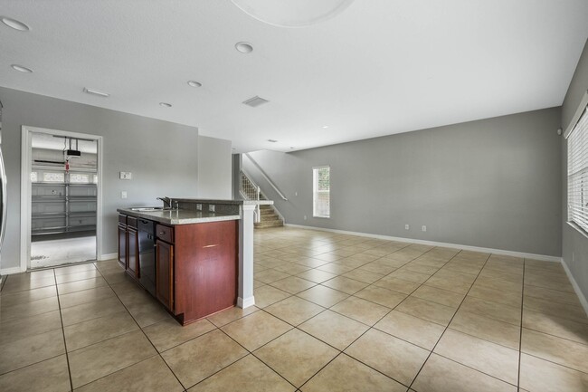 Building Photo - Spacious Water View 3/2.5/1 Winter Park To...