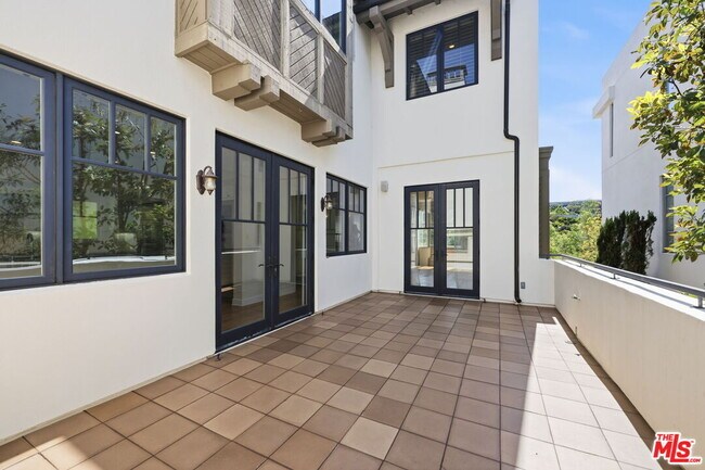 Building Photo - 13079 Bluff Creek Dr