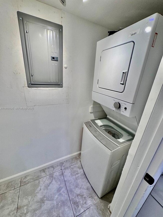 Building Photo - 747 SE 1st Ave