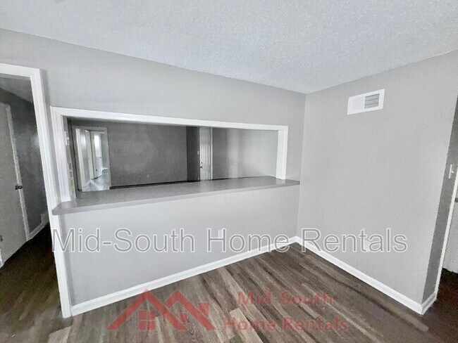 Building Photo - 1733 Gowan Dr