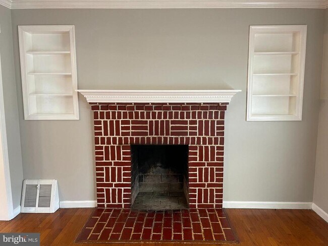 Building Photo - 573 Fairfax Pike