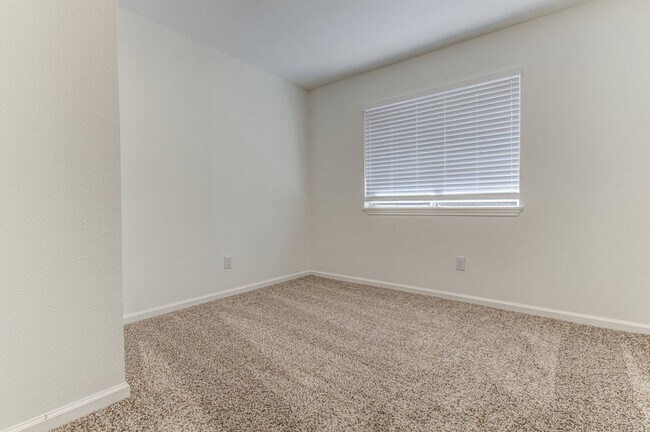 Building Photo - 5706 Gloucester Ln