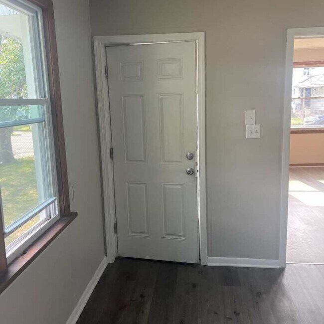 Building Photo - 3233 W 50th St