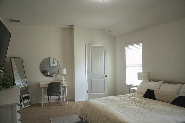 Building Photo - 2209 Bettylou Ln