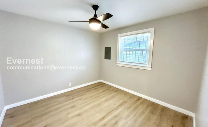 Building Photo - 1728 17th Ave N