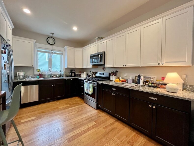 Building Photo - 9 Sherman St