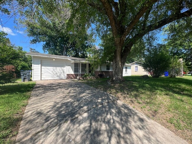 Primary Photo - Single-Family Home For Lease