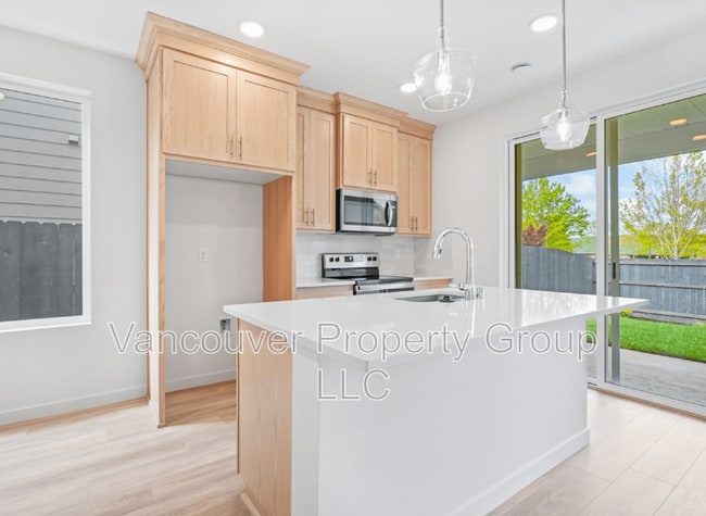 Building Photo - 1962 NW 19th Ct