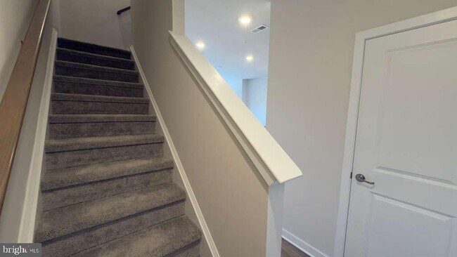 Building Photo - 1 Wafer Aly