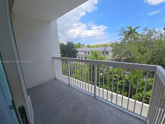 Building Photo - 2740 SW 28th Terrace