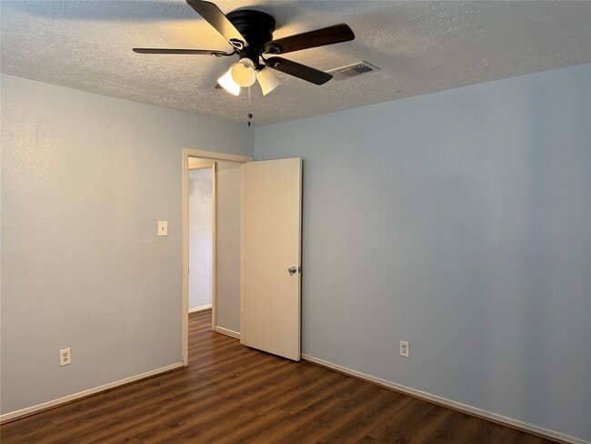 Building Photo - 3122 Trail Lake Dr