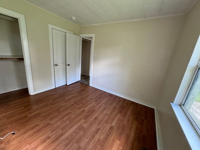 Building Photo - Historic District 2BR/1BA Home Built For Q...