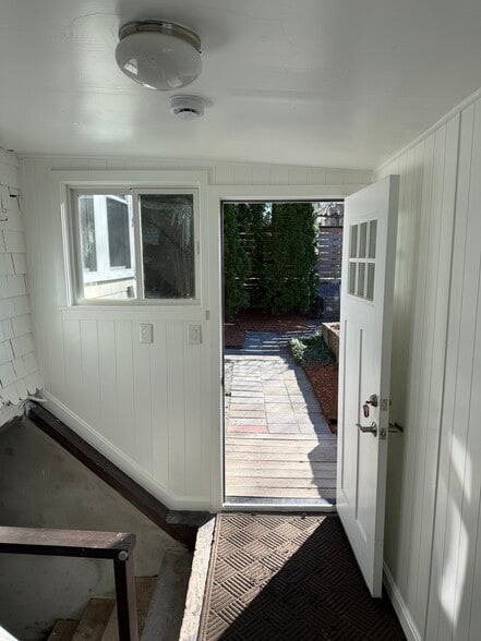 Building Photo - 90 Chandler St