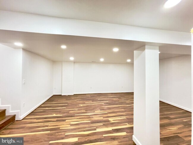 Building Photo - 1402 Mullins St