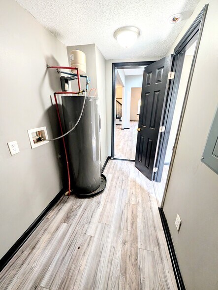 Building Photo - 1711 Stratford St