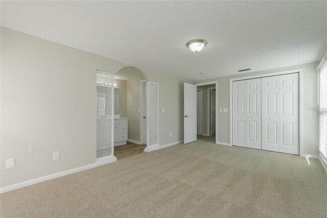 Building Photo - 7406 Meadow Dr