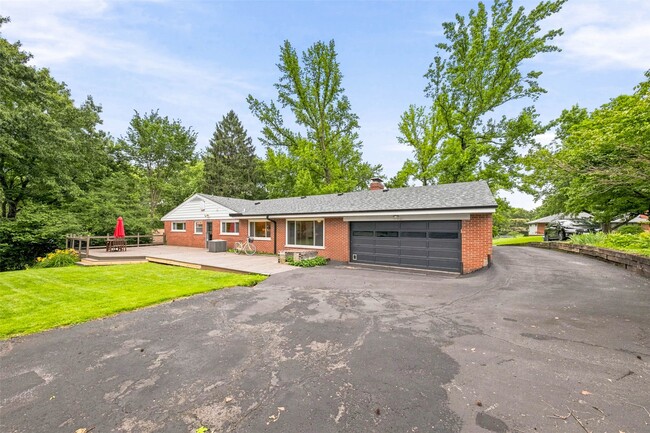 Building Photo - 23 Beaver Dr