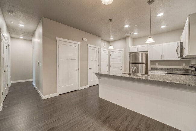 Building Photo - 614 E 230 N